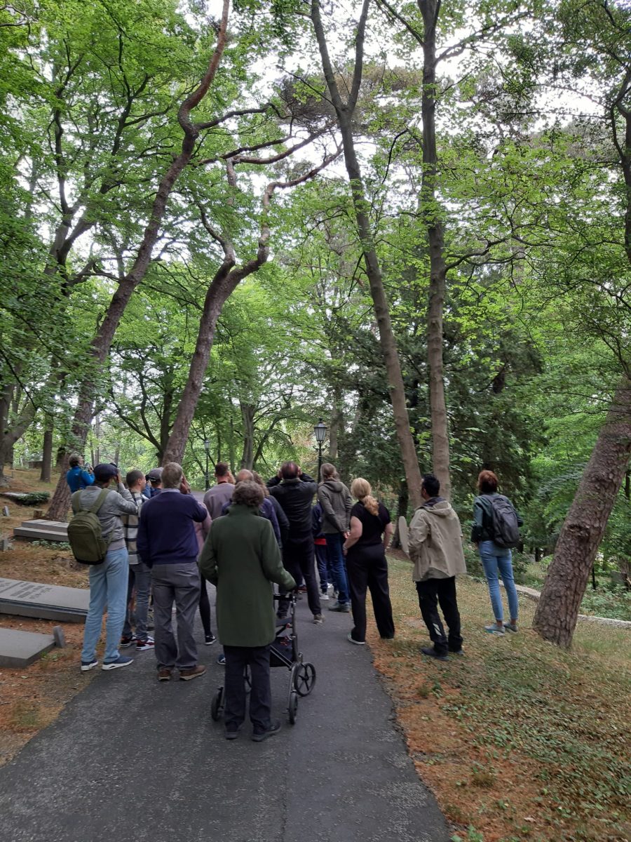 Vogelkenners in het gedenkpark